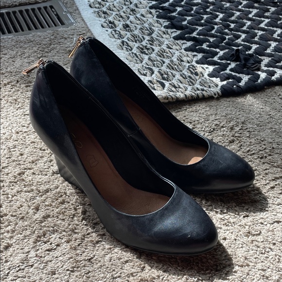 Aldo Black Wedge Heels - Picture 1 of 3